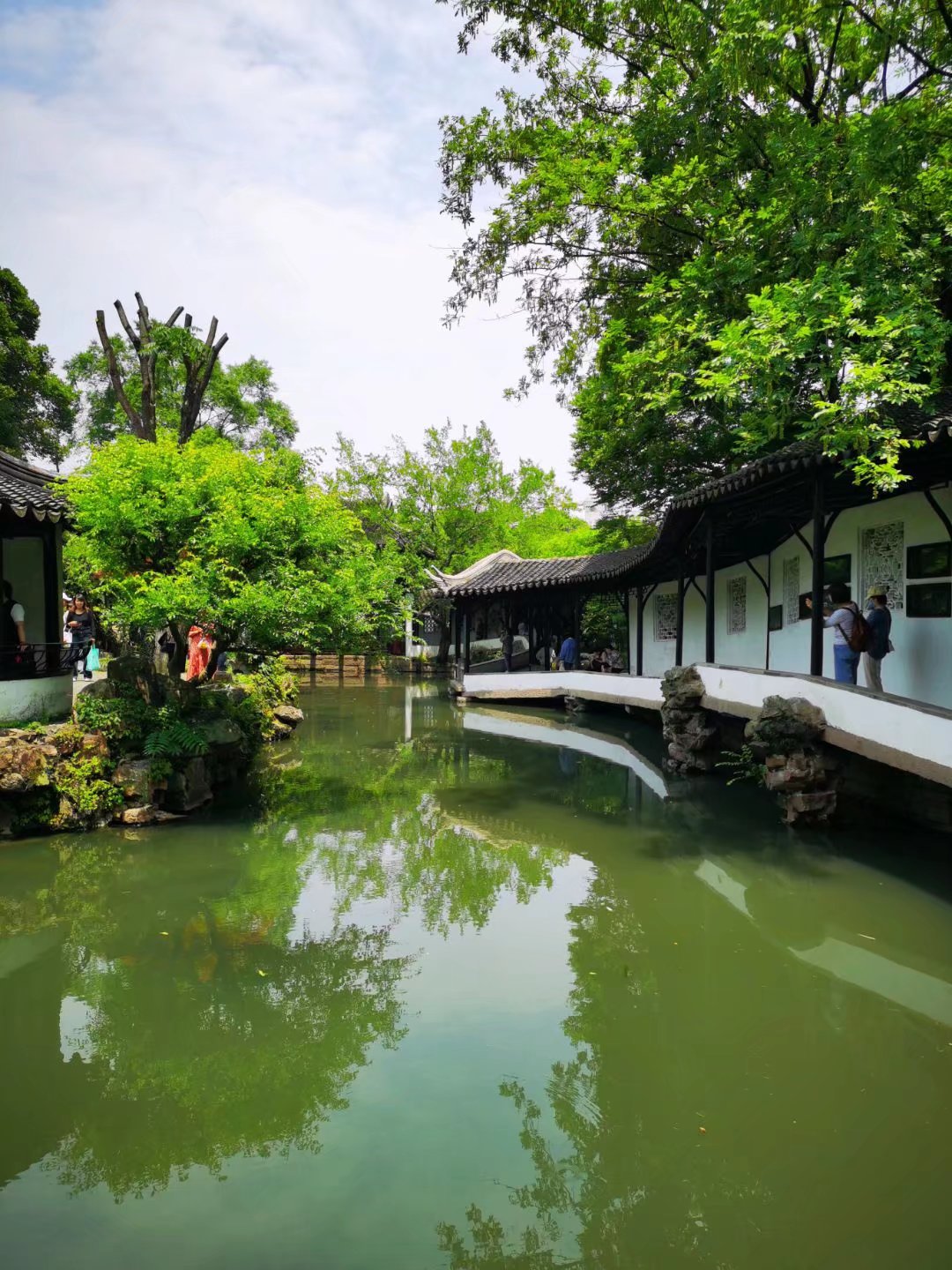 苏州拙政园是江南古典园林的代表,它与北京颐和园、承德避暑山庄、苏-今日头条